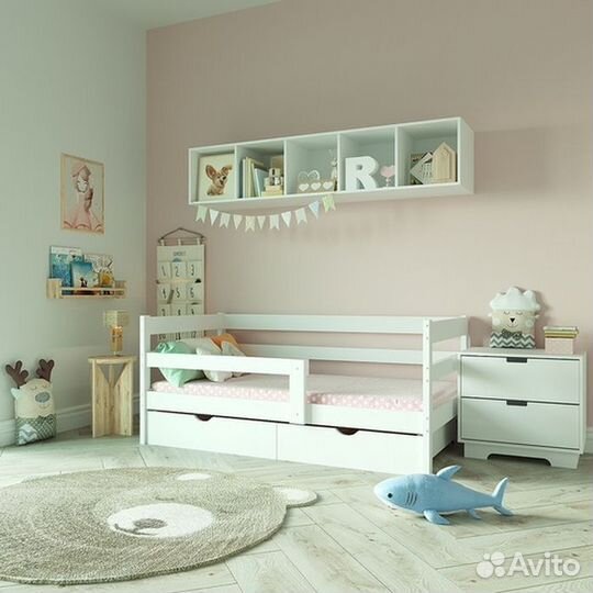 Кроватка из массива для малыша софа с бортиком