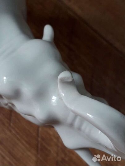 Фарфоровая статуэтка 
