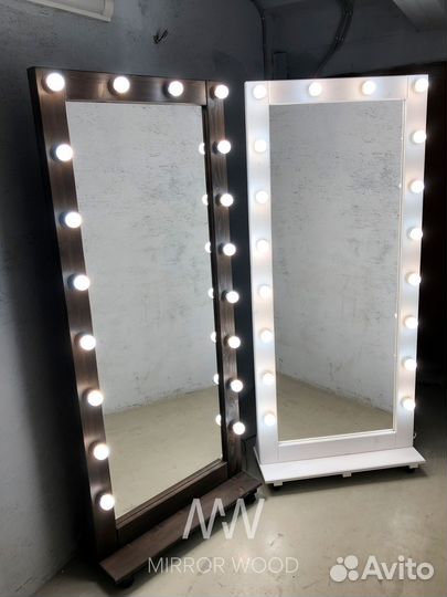 Гримерное зеркало с лампочками на колесиках