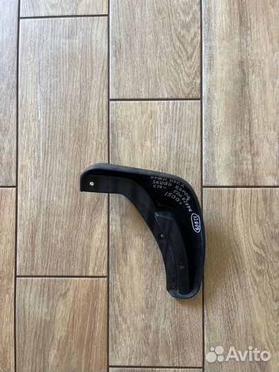 Брызговик передний правый Skoda Karoq С 2017 Года