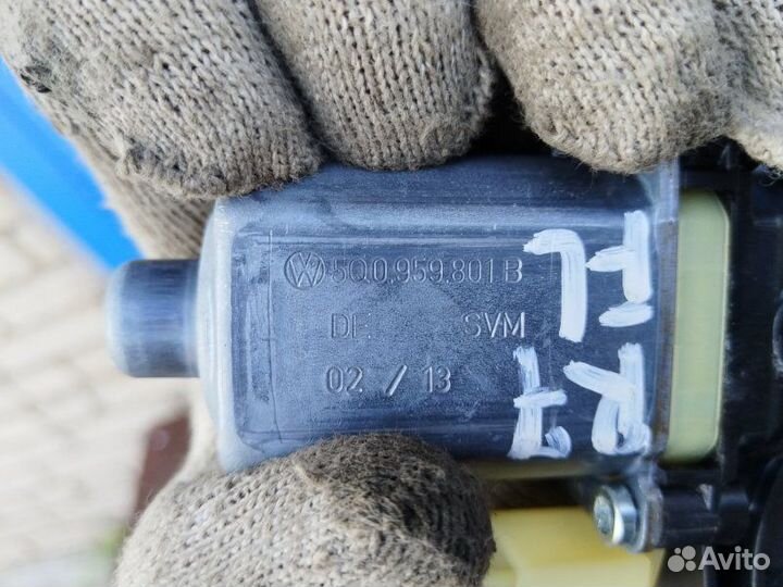 Мотор стеклоподъемника передний левый Volkswagen