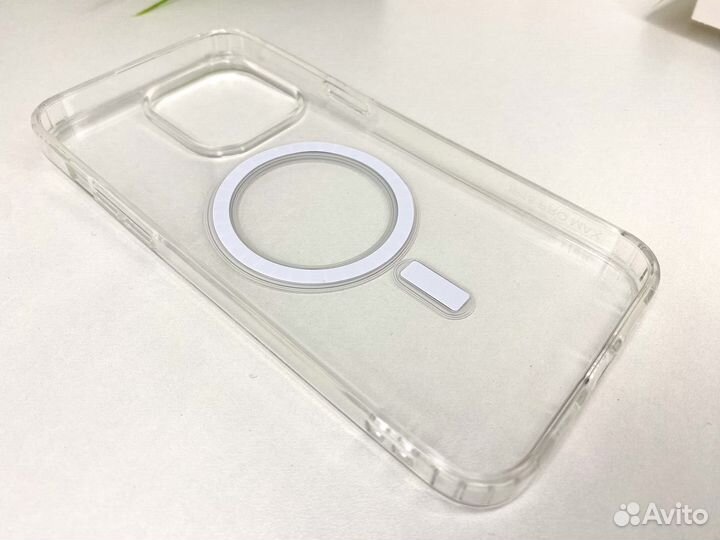 Чехол на iPhone 15 