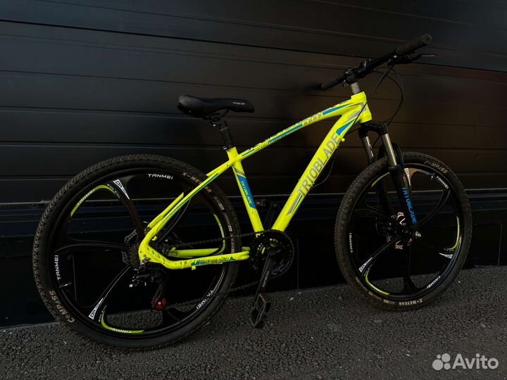 Велосипед на литых дисках алюминий