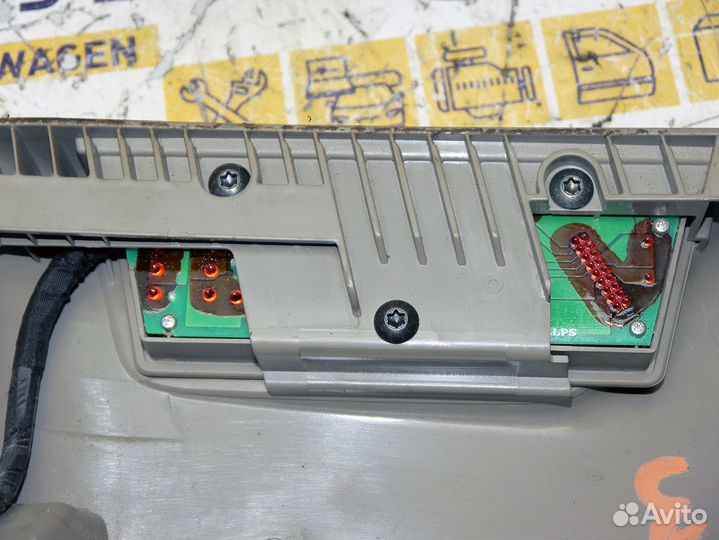 Накладка сиденья пассажирского Вольво XC90 дефект