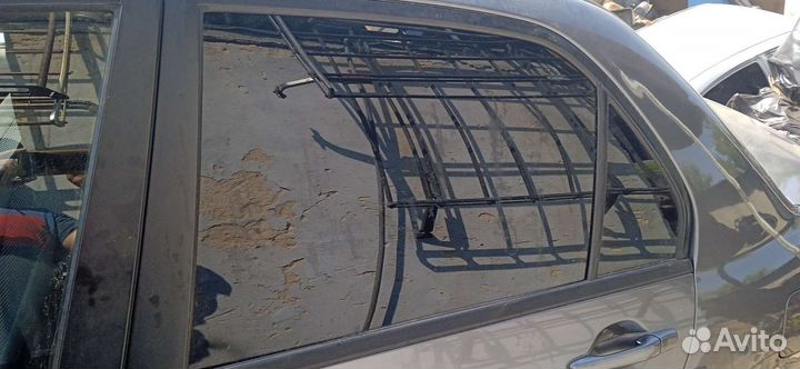 Стекло боковое Mitsubishi Lancer IX