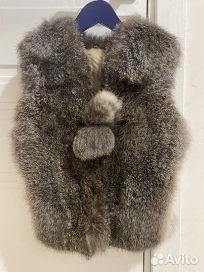 Меховой жилет из кролика для девочки