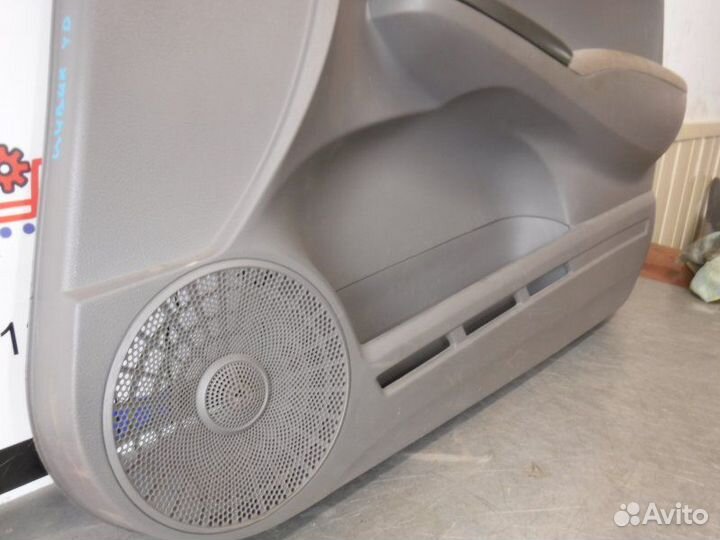 Обшивка двери передняя правая Honda Civic 4D R18A2