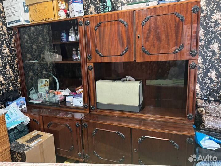 Буфеты и серванты старинные