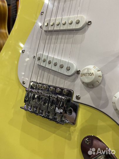 Электрогитара Stratocaster + Комбоусилитель 10вт