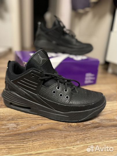 Nike air jordan max aura 5