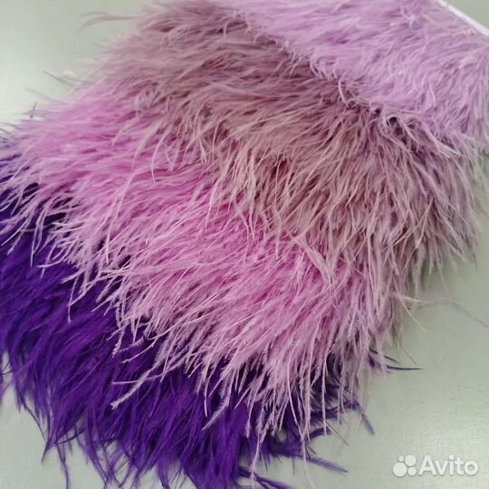 Перья страуса на атласной ленте