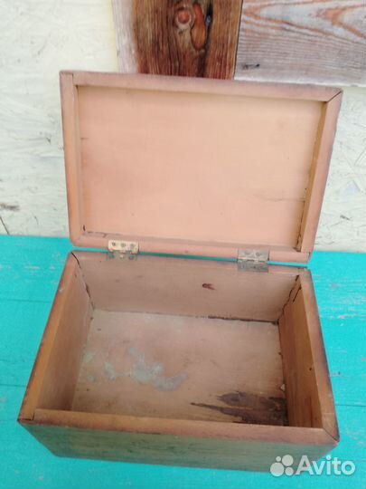 Деревянная шкатулка
