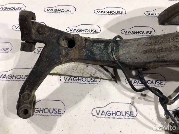 Кулак поворотный передний правый Audi A6 C5