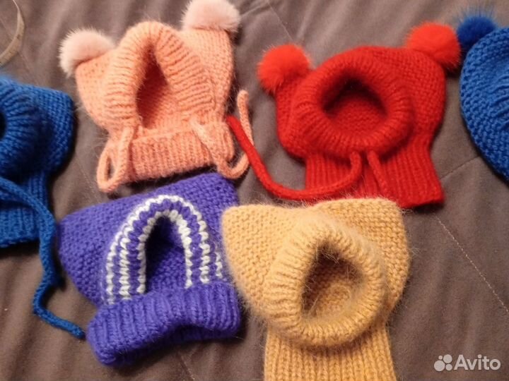 Шапка для куклы вязаная