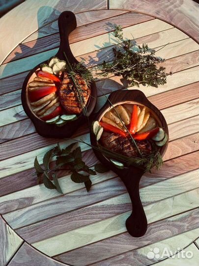 Тарелка из массива натурального кедра для подачи