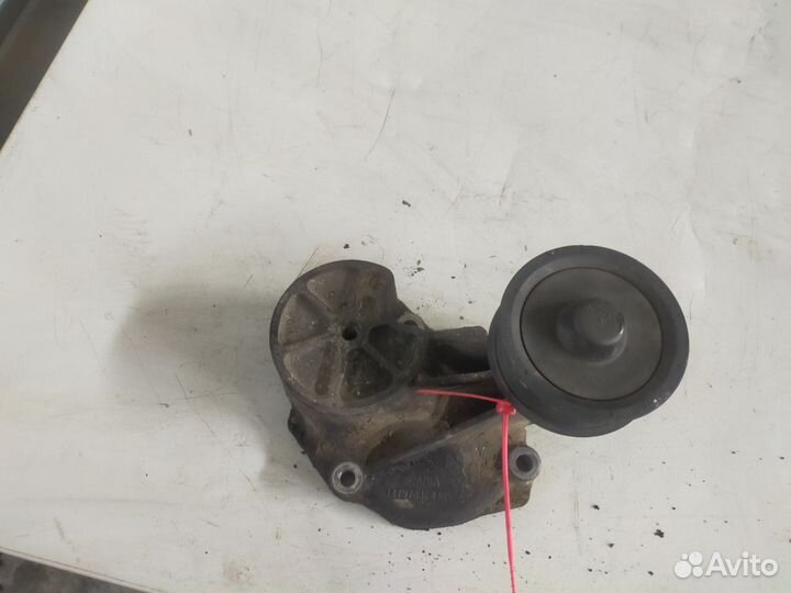 Кронштейн ролика (DT1217L01) / R48