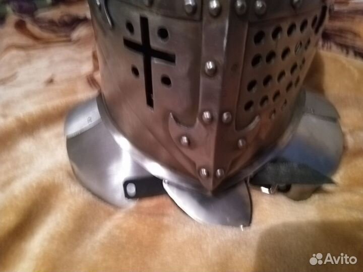 Шлем для Исб и Рекона