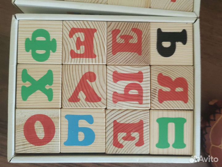 Кубики с буквами и цифрами