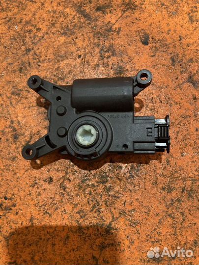 Моторчик заслонки отопителя Peugeot 3008