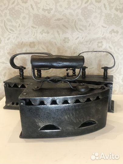 Старинный Чугунный Угольный Утюг.Разные
