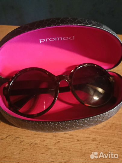 Солнцезащитные очки женские брендовые