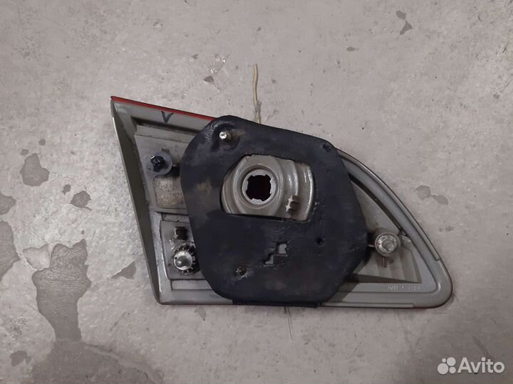 Фонарь задний правый внутренний Nissan Almera G15