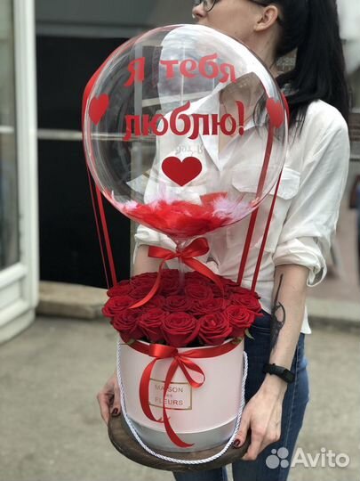 Коробка из цветов и шаров Bubble