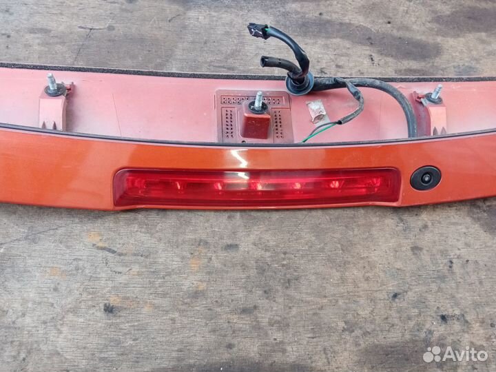 Спойлер двери багажника Опель Мокка 2014 год