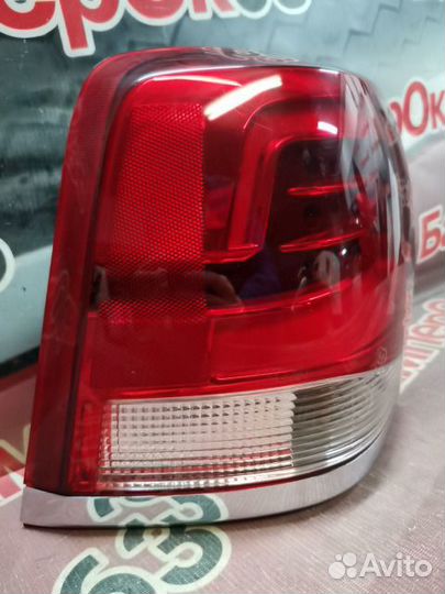 Фонарь задний левый Toyota Land Cruiser