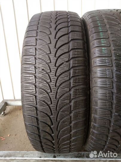 Bridgestone Blizzak LM-80 215/60 R17