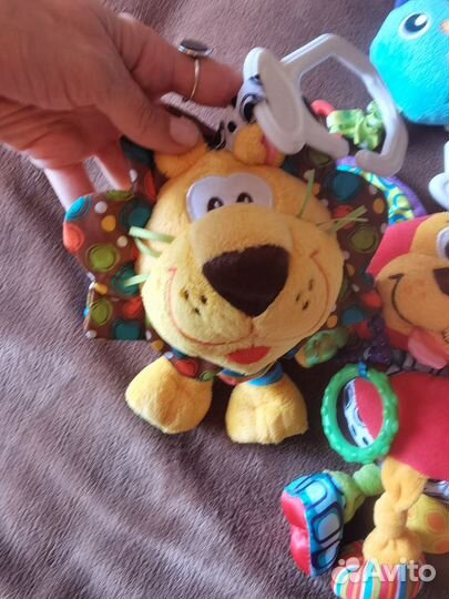 Мобиль на кроватку и игрушки