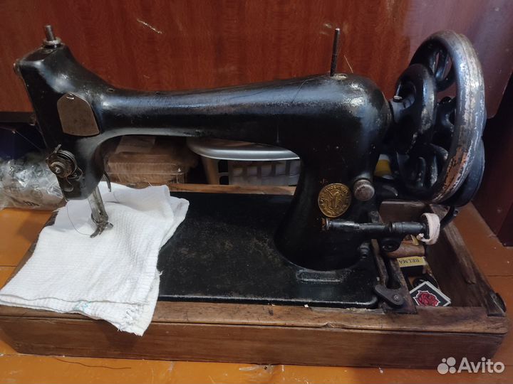 Швейная машинка Зингер