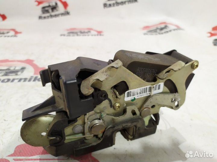 Замок боковой двери левый Mercedes Vito W639 2.1D