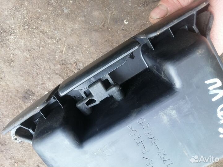 Ящик переднего левого сидения Toyota Celsior UCF30