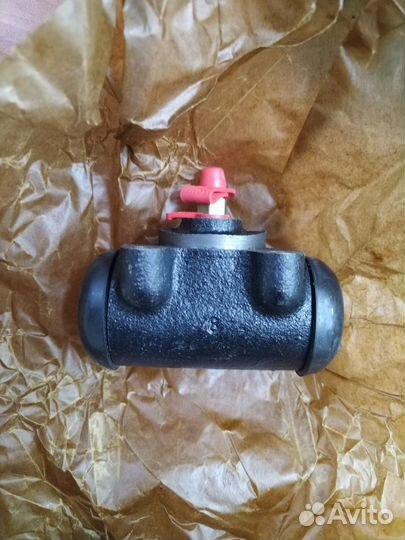 Задний тормозной цилиндр