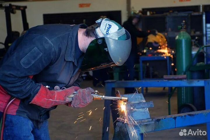 Помощник сварщика