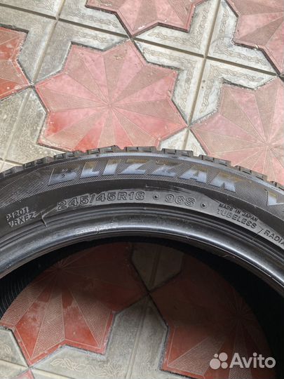 Bridgestone Blizzak Ice 245/45 R18