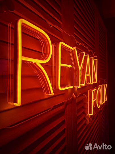 Неоновая вывеска