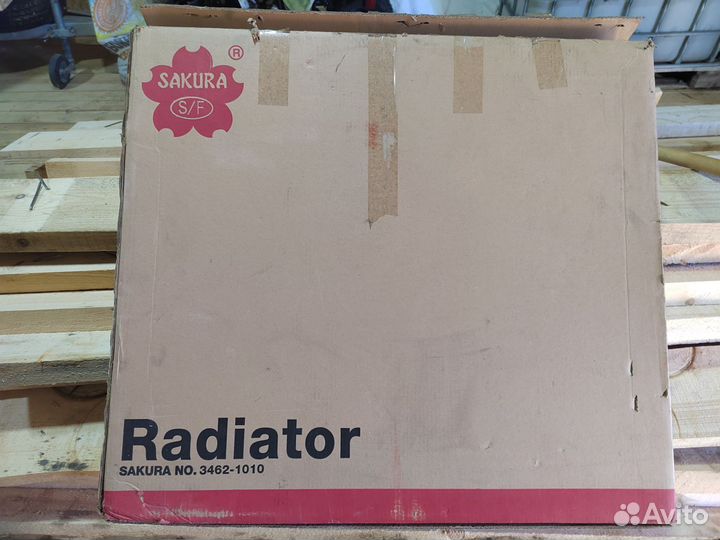 Продам радиатор на Ланд Крузер 200