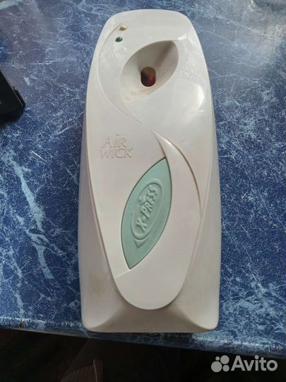 Автоматический распылитель освежителя воздуха