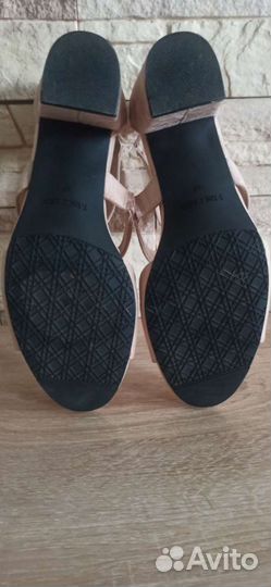 Босоножки женские