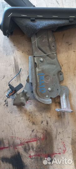 Рычаг стояночного тормоза Опель Корса D