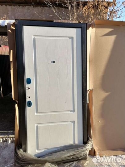 Дверь входная металлическая новая