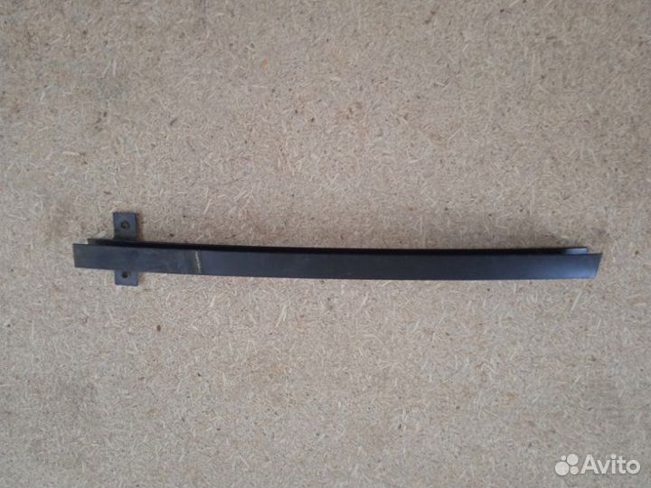 Направляющая стекла двери задняя левая Volkswagen
