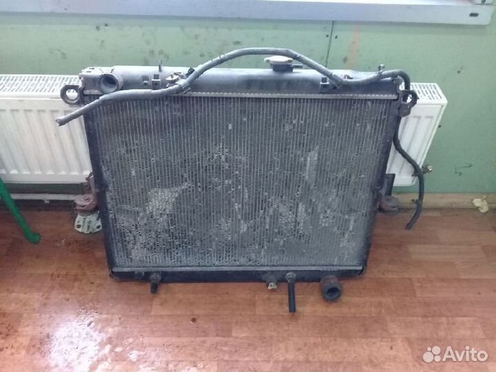 Радиатор водяной Toyota Land Cruiser FJ80 с дефект