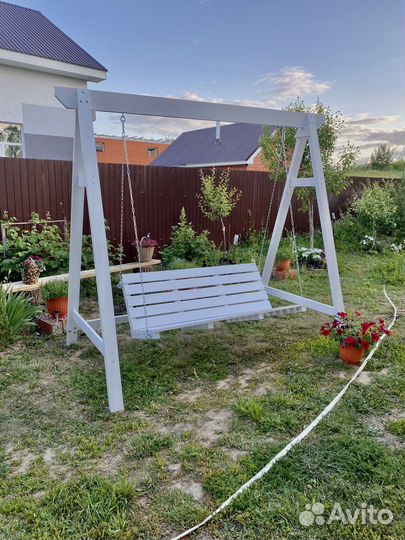 Садовые качели из дерева