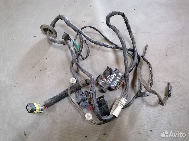 Коса двери передней левой Opel Astra H 2004-2015