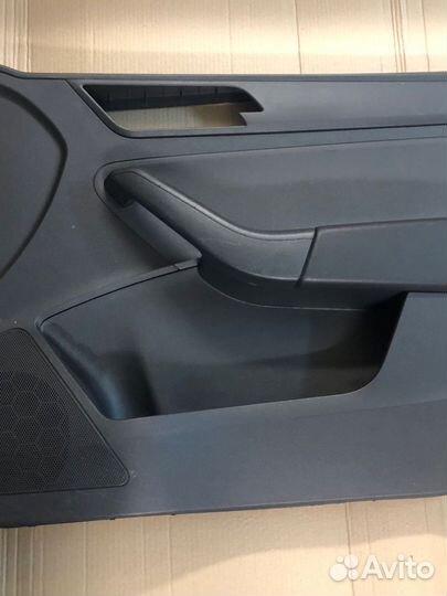 Дверная карта передней правой двери Skoda Rapid