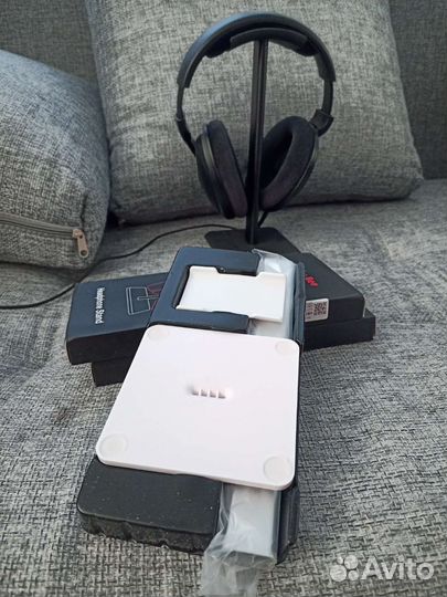 Подставка, держатель для наушников