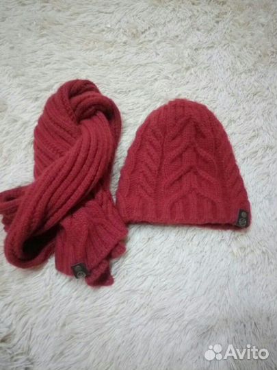 Зимняя шапка с шарфом